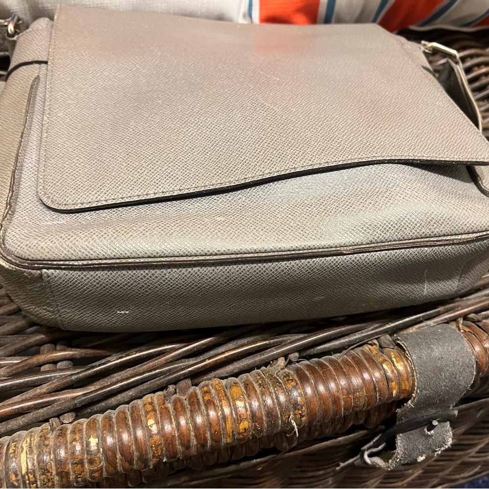 Louis Vuitton Taiga Milo Glacier Messenger Bag - Picture 8 of 16